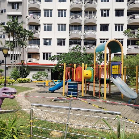 Beach View Private Apartment Port Dickson Esterno foto